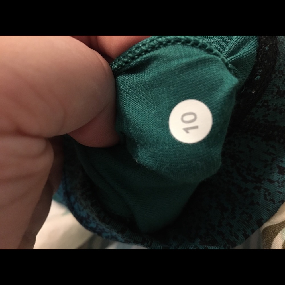 Lululemon size 10 bra - Picture 3 of 3